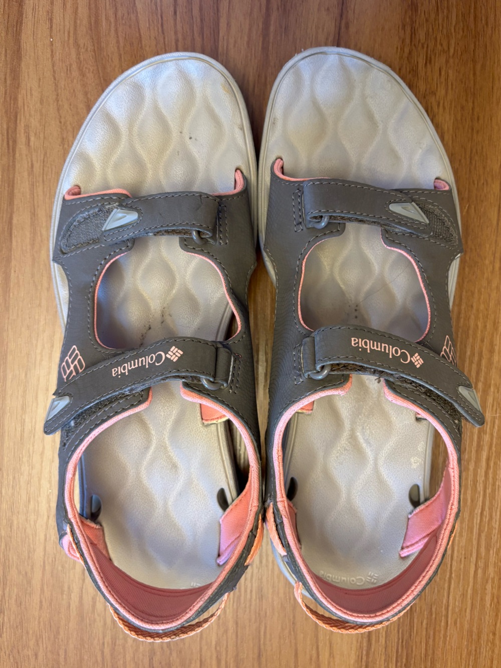 Columbia Women's Sunbreeze Vent Avalon Sandals in the Gray/Pink sz 8